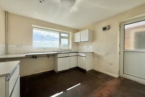 Kitchen/Breakfast- click for photo gallery